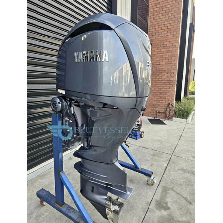 Yamaha 300 HP 4-Stroke F300XCA Outboard Motor